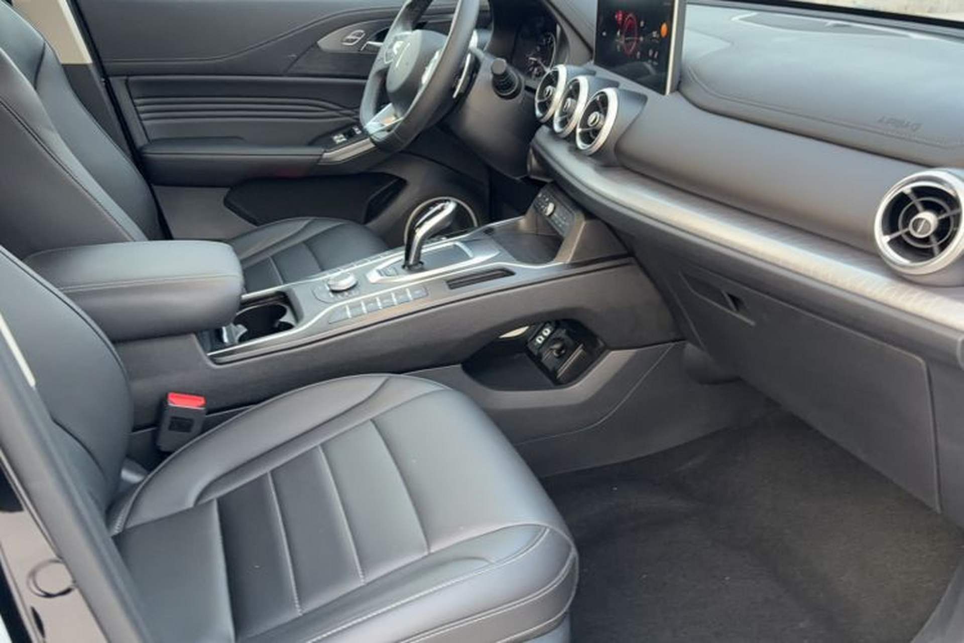 Used Wey VV5 2021 1.5T Two-Wheel Drive Color Pioneer Interior 5