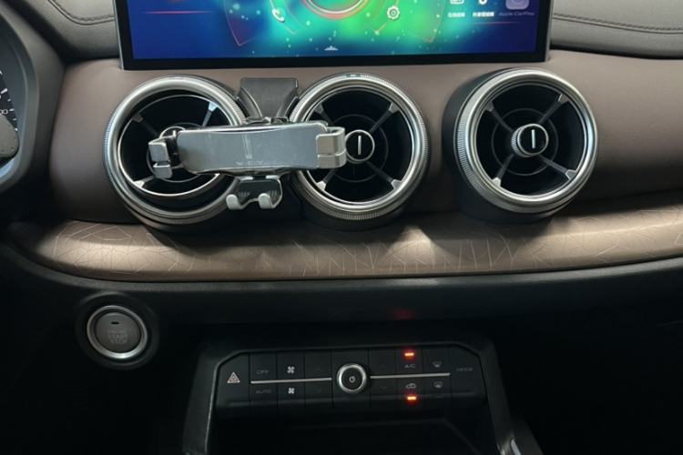 Used Wey VV5 2021 1.5T Two-Wheel Drive Color Pioneer Interior 6