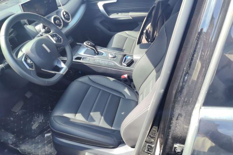 Used Wey VV5 2021 1.5T Two-Wheel Drive Color Pioneer Left Front Seat