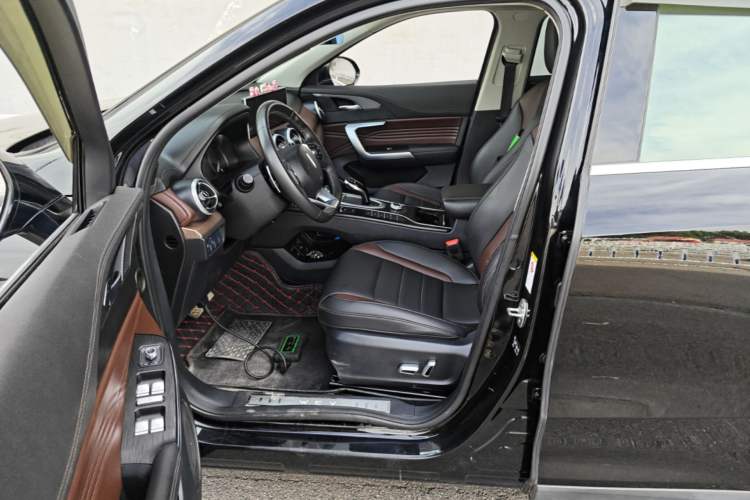 Used Wey VV5 2021 1.5T Two-Wheel Drive Color Pioneer Left Front Seat