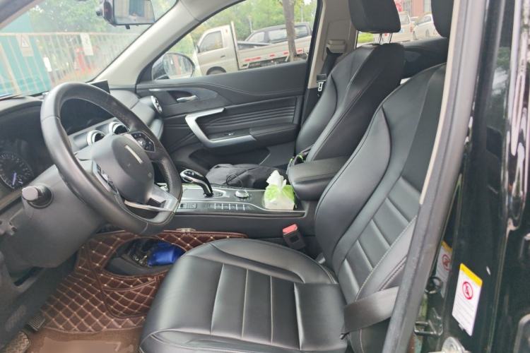 Used Wey VV5 2021 1.5T Two-Wheel Drive Color Pioneer Left Front Seat