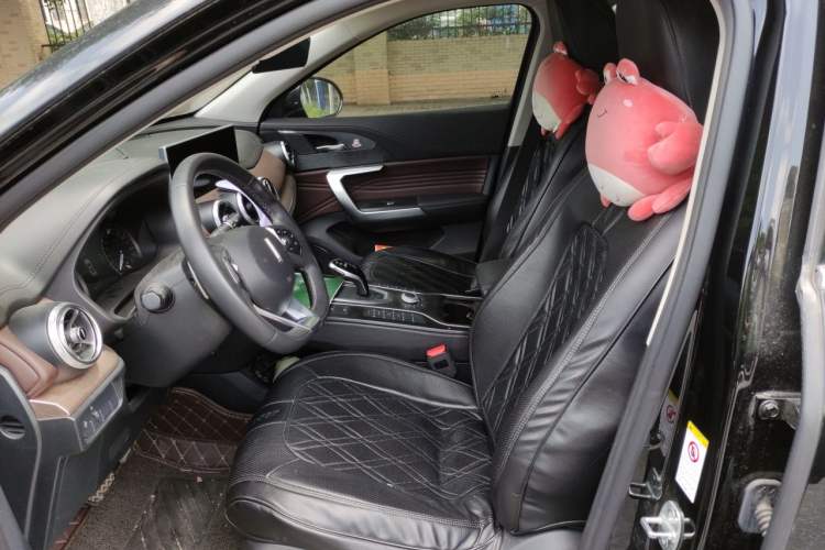 Used Wey VV5 2021 1.5T Two-Wheel Drive Color Pioneer Left Front Seat