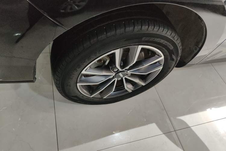 Used Wey VV5 2021 1.5T Two-Wheel Drive Smart Pioneer Left Front Wheel Hub