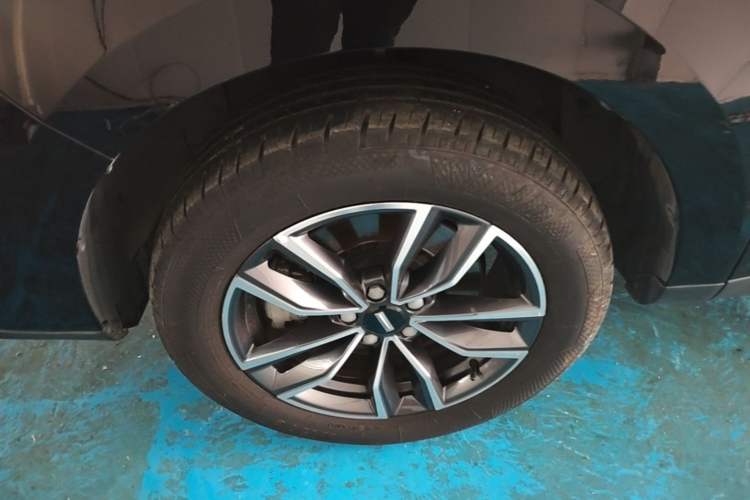 Used Wey VV5 2021 1.5T Two-Wheel Drive Smart Pioneer Left Front Wheel Hub