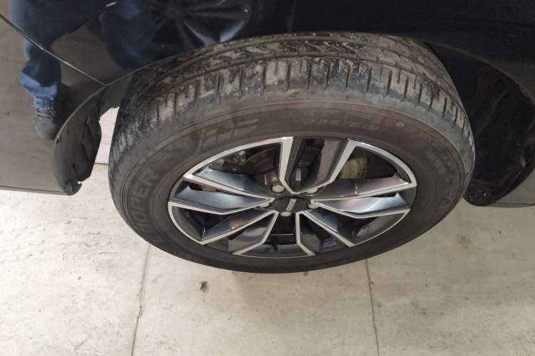 Used Wey VV5 2021 1.5T Two-Wheel Drive Color Pioneer Left Front Wheel Hub