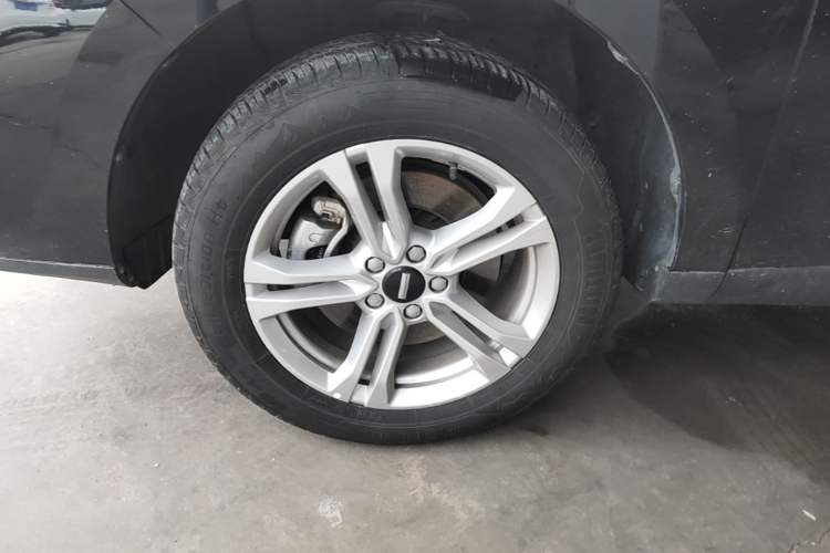 Used Wey VV5 2021 1.5T Two-Wheel Drive Color Pioneer Left Front Wheel Hub