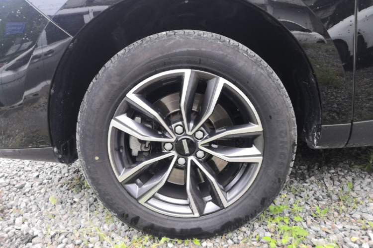 Used Wey VV5 2021 1.5T Two-Wheel Drive Smart Pioneer Left Front Wheel Hub