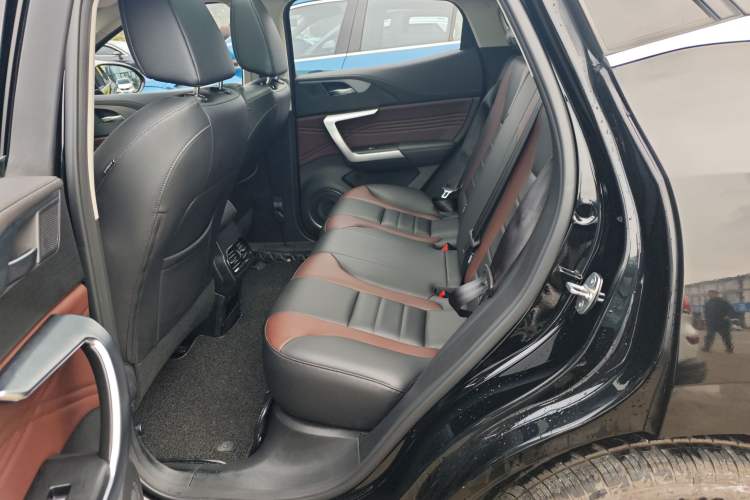 Used Wey VV5 2021 1.5T Two-Wheel Drive Color Pioneer Left Rear Seat