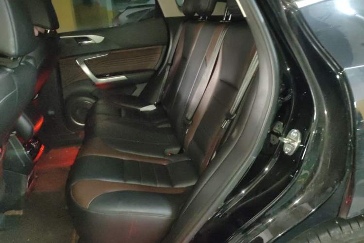Used Wey VV5 2021 1.5T Two-Wheel Drive Color Pioneer Left Rear Seat