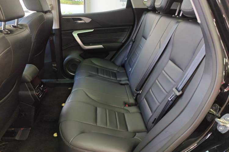 Used Wey VV5 2021 1.5T Two-Wheel Drive Color Pioneer Left Rear Seat