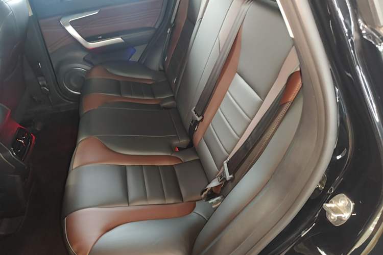 Used Wey VV5 2021 1.5T Two-Wheel Drive Color Pioneer Left Rear Seat