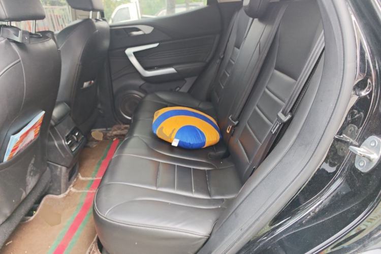 Used Wey VV5 2021 1.5T Two-Wheel Drive Color Pioneer Left Rear Seat