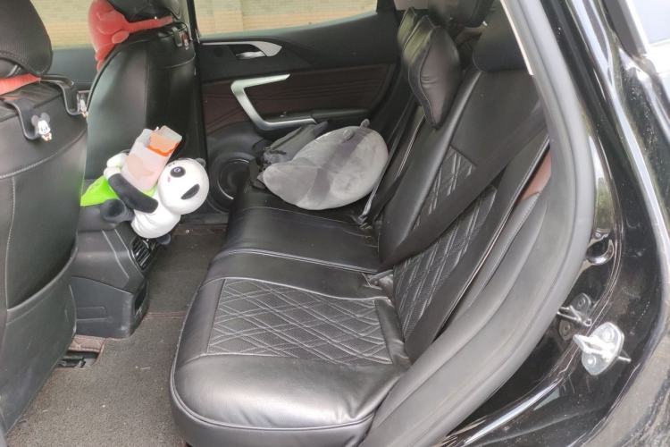 Used Wey VV5 2021 1.5T Two-Wheel Drive Color Pioneer Left Rear Seat