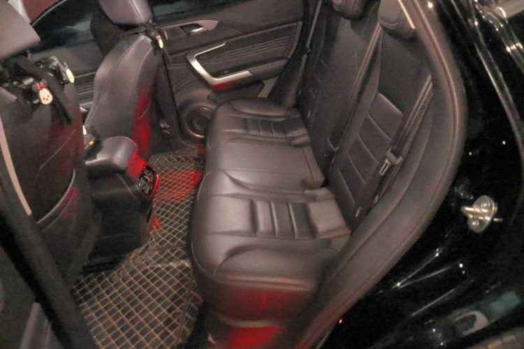 Used Wey VV5 2021 1.5T Two-Wheel Drive Color Pioneer Left Rear Seat