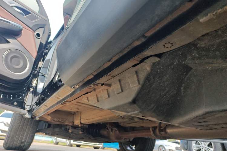 Used Wey VV5 2021 1.5T Two-Wheel Drive Color Pioneer Left Side Sill