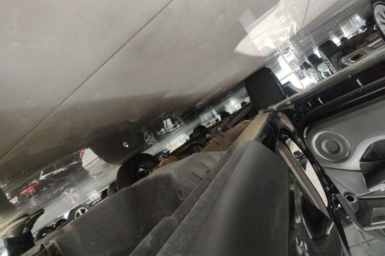 Used Wey VV5 2021 1.5T Two-Wheel Drive Smart Pioneer Left Side Sill