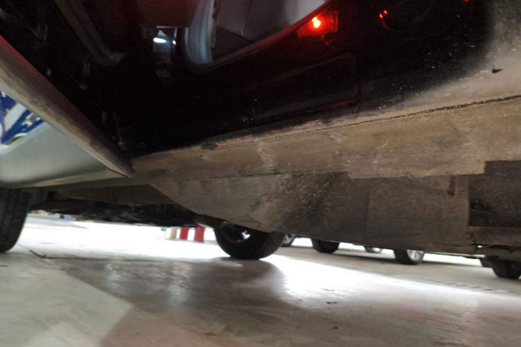 Used Wey VV5 2021 1.5T Two-Wheel Drive Color Pioneer Left Side Sill