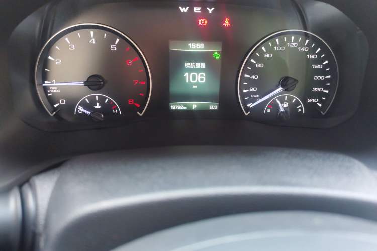 Used Wey VV5 2021 1.5T Two-Wheel Drive Color Pioneer Odometer Close Up