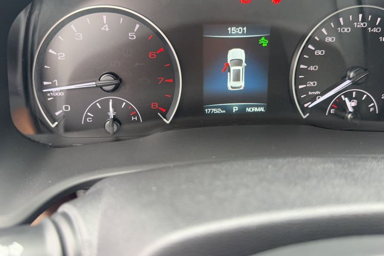 Used Wey VV5 2021 1.5T Two-Wheel Drive Color Pioneer Odometer Close Up