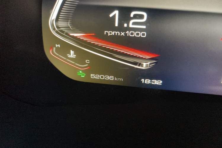 Used Wey VV5 2021 1.5T Two-Wheel Drive Smart Pioneer Odometer Close Up