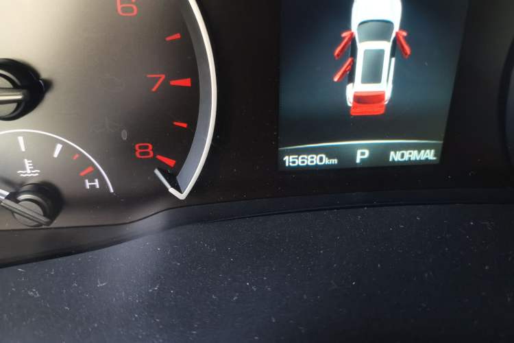 Used Wey VV5 2021 1.5T Two-Wheel Drive Color Pioneer Odometer Close Up