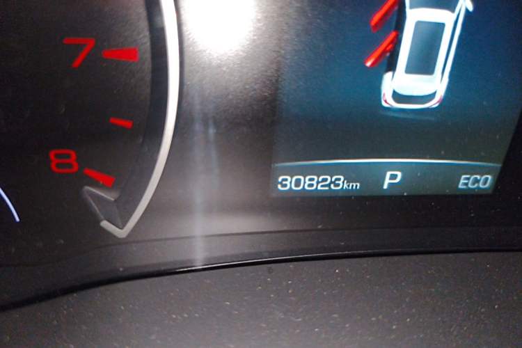 Used Wey VV5 2021 1.5T Two-Wheel Drive Color Pioneer Odometer Close Up
