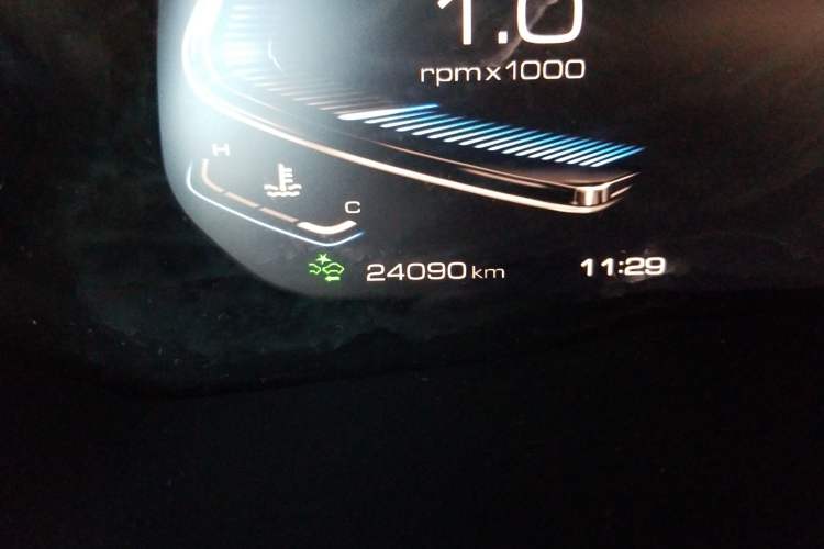 Used Wey VV5 2021 1.5T Two-Wheel Drive Smart Pioneer Odometer Close Up