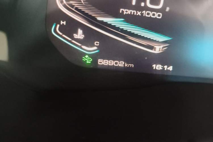 Used Wey VV5 2021 1.5T Two-Wheel Drive Smart Pioneer Odometer Close Up