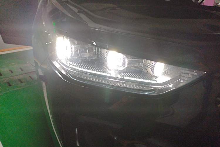 Used Wey VV5 2021 1.5T Two-Wheel Drive Color Pioneer Right Front Headlight