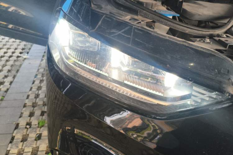 Used Wey VV5 2021 1.5T Two-Wheel Drive Smart Pioneer Right Front Headlight
