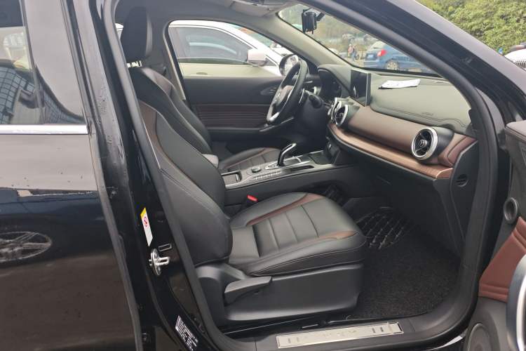 Used Wey VV5 2021 1.5T Two-Wheel Drive Color Pioneer Right Front Seat
