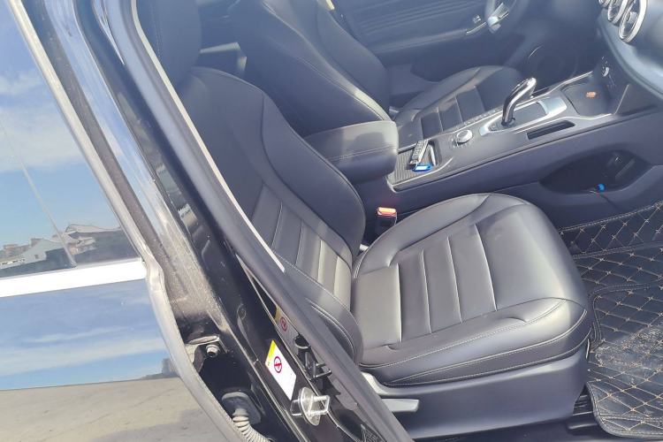 Used Wey VV5 2021 1.5T Two-Wheel Drive Color Pioneer Right Front Seat