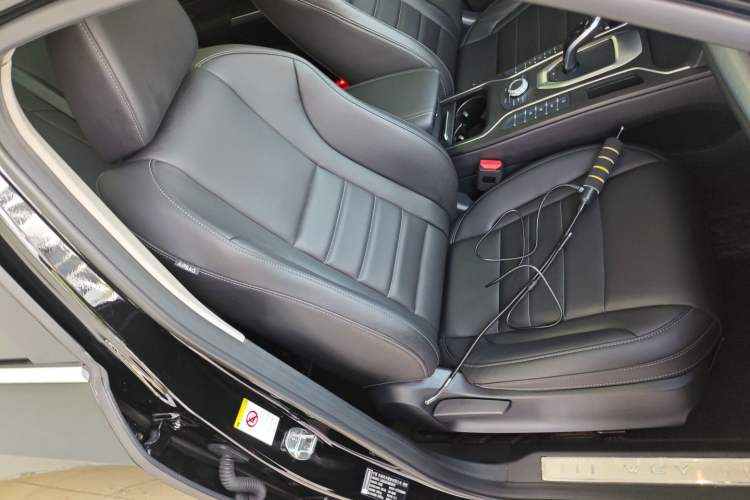 Used Wey VV5 2021 1.5T Two-Wheel Drive Color Pioneer Right Front Seat