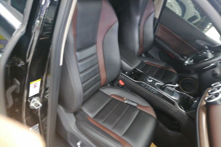 Used Wey VV5 2021 1.5T Two-Wheel Drive Smart Pioneer Right Front Seat
