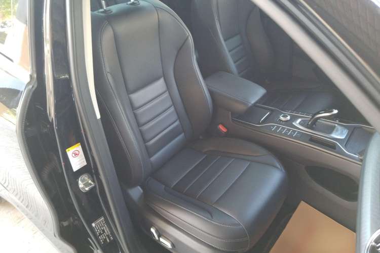 Used Wey VV5 2021 1.5T Two-Wheel Drive Smart Pioneer Right Front Seat