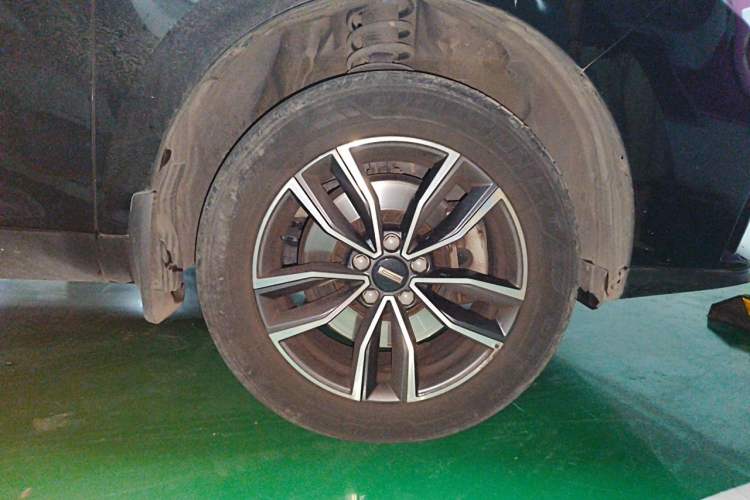 Used Wey VV5 2021 1.5T Two-Wheel Drive Color Pioneer Right Front Wheel Hub