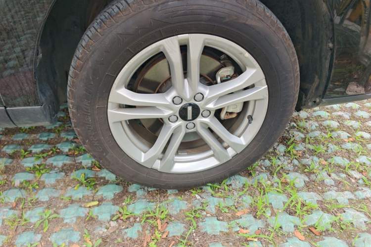 Used Wey VV5 2021 1.5T Two-Wheel Drive Color Pioneer Right Front Wheel Hub