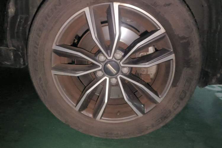 Used Wey VV5 2021 1.5T Two-Wheel Drive Color Pioneer Right Front Wheel Hub