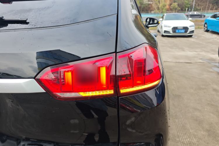 Used Wey VV5 2021 1.5T Two-Wheel Drive Color Pioneer Right Rear Taillight