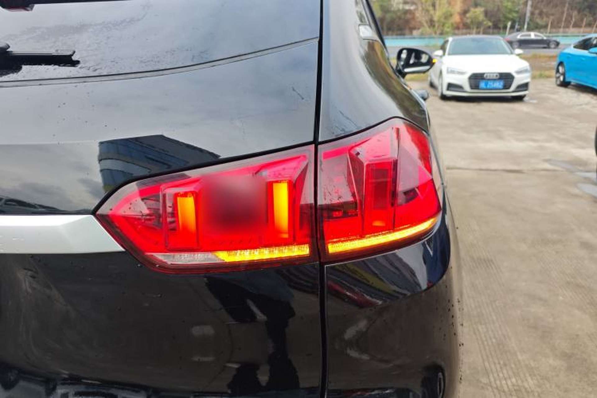 Used Wey VV5 2021 1.5T Two-Wheel Drive Color Pioneer Right Rear Taillight