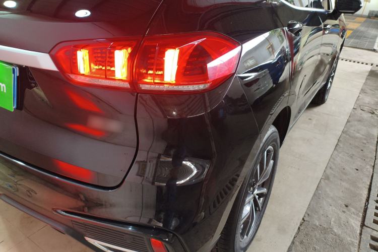 Used Wey VV5 2021 1.5T Two-Wheel Drive Color Pioneer Right Rear Taillight
