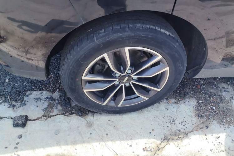 Used Wey VV5 2021 1.5T Two-Wheel Drive Color Pioneer Right Rear Wheel Hub