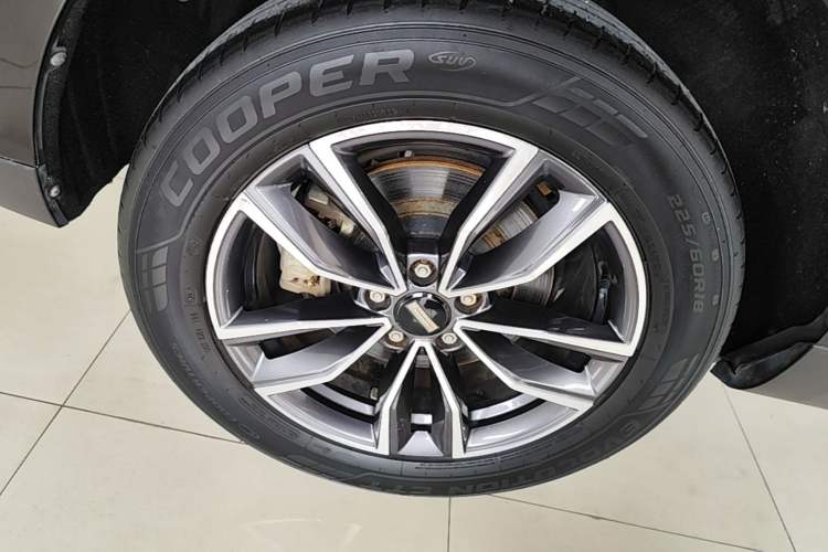 Used Wey VV5 2021 1.5T Two-Wheel Drive Color Pioneer Right Rear Wheel Hub