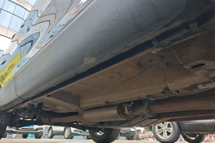 Used Wey VV5 2021 1.5T Two-Wheel Drive Color Pioneer Right Side Sill