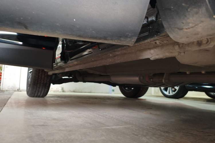 Used Wey VV5 2021 1.5T Two-Wheel Drive Color Pioneer Right Side Sill