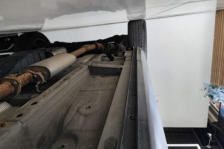 Used Wey VV5 2021 1.5T Two-Wheel Drive Color Pioneer Right Side Sill