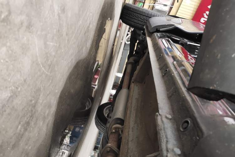 Used Wey VV5 2021 1.5T Two-Wheel Drive Color Pioneer Right Side Sill