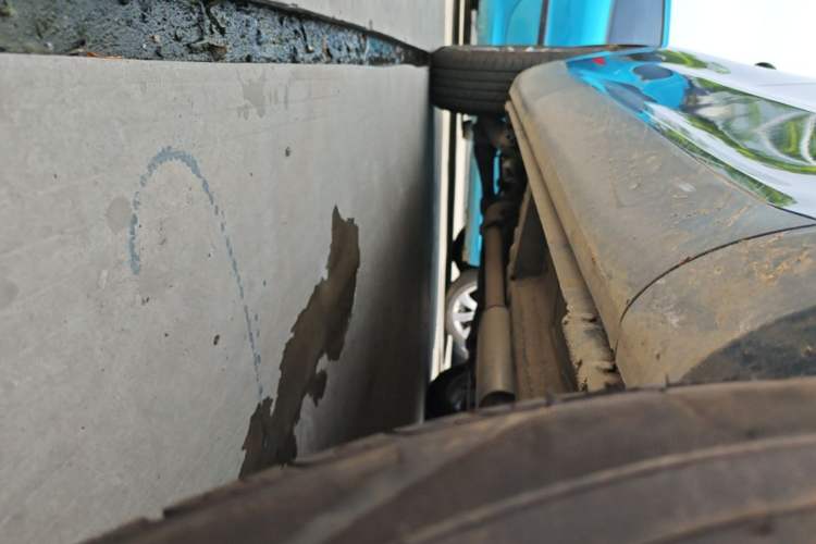 Used Wey VV5 2021 1.5T Two-Wheel Drive Color Pioneer Right Side Sill