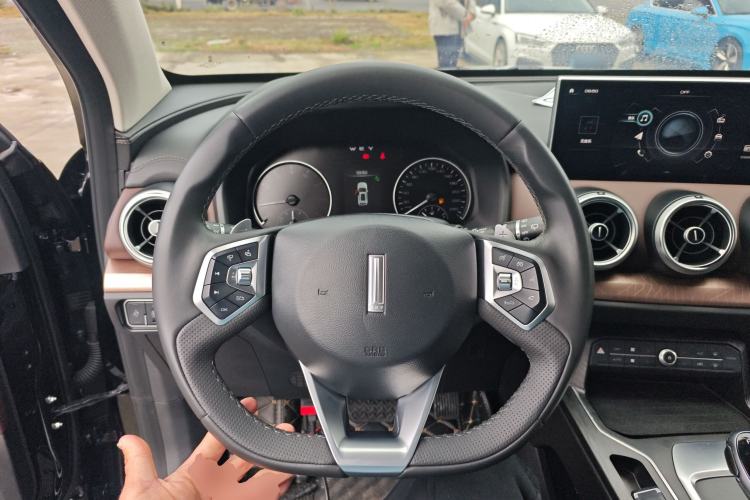 Used Wey VV5 2021 1.5T Two-Wheel Drive Color Pioneer Steering Wheel