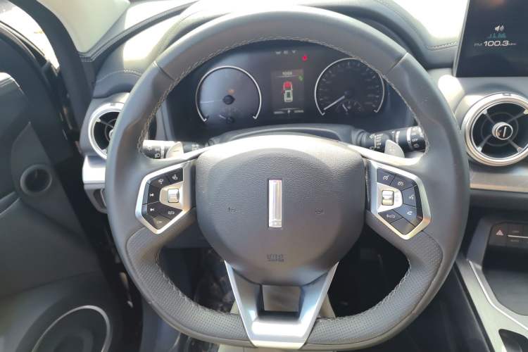 Used Wey VV5 2021 1.5T Two-Wheel Drive Color Pioneer Steering Wheel